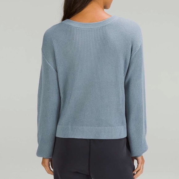 Lululemon Cashmere Blend Reversible Crossover Sweater in Chambray | size 6 - Picture 8 of 8